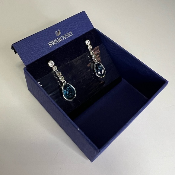Swarovski Crystal Dangle Pierced Earrings w/ Sapphire Blue Stone - Picture 3 of 6